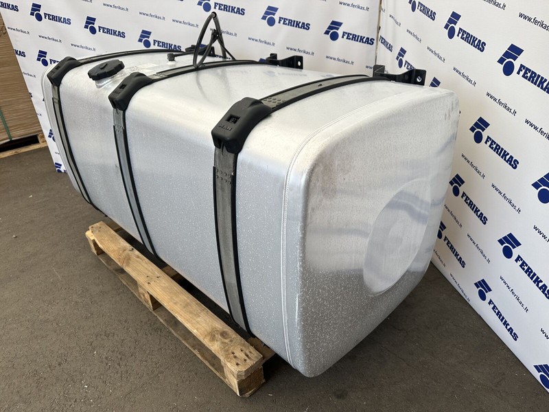 MAN 710L fuel tank - Réservoir de carburant pour Camion: photos 2 MAN 710L fuel tank - Réservoir de carburant pour Camion: photos 2