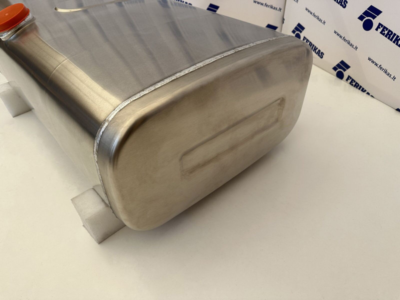 MAN - Réservoir de carburant pour Camion: photos 2 MAN - Réservoir de carburant pour Camion: photos 2