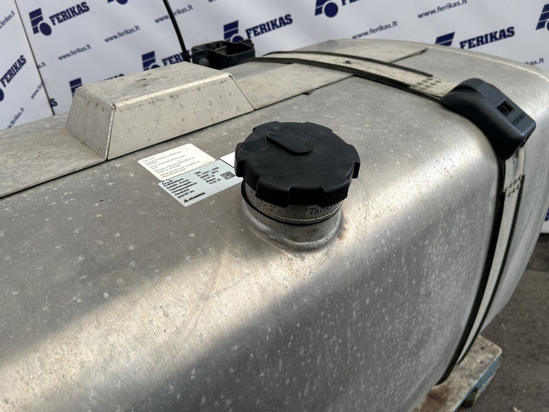 MAN complete fuel tank with brackets - Réservoir de carburant pour Camion: photos 4 MAN complete fuel tank with brackets - Réservoir de carburant pour Camion: photos 4