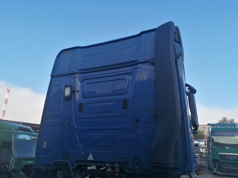 Mercedes-Benz Actros MP4 - Cabine et intérieur pour Camion: photos 2 Mercedes-Benz Actros MP4 - Cabine et intérieur pour Camion: photos 2