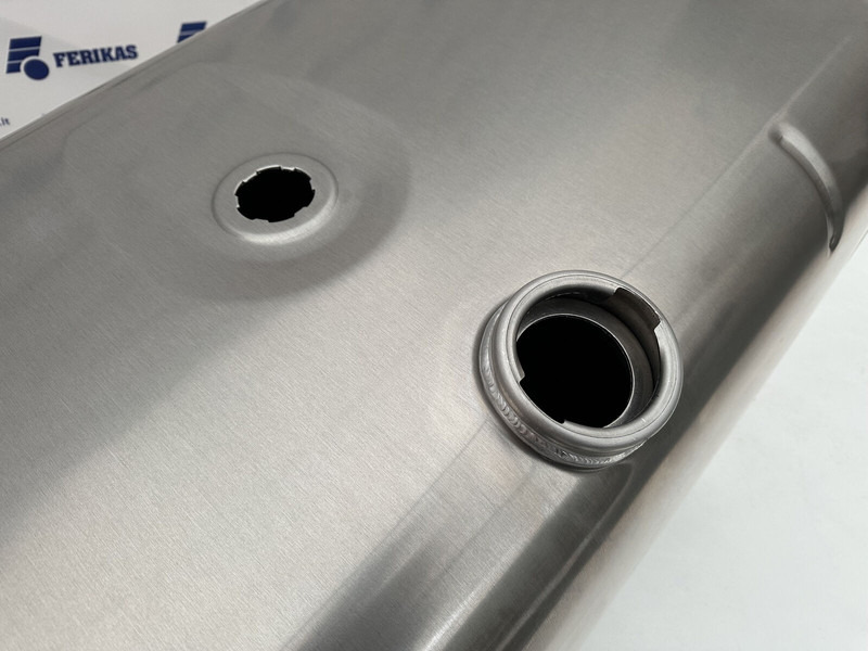 Mercedes-Benz aluminum fuel tank - Réservoir de carburant pour Camion: photos 4 Mercedes-Benz aluminum fuel tank - Réservoir de carburant pour Camion: photos 4