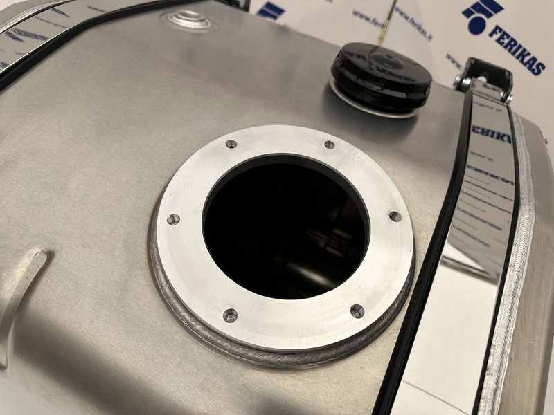 Onbekend  - Réservoir hydraulique pour Camion: photos 4 Onbekend  - Réservoir hydraulique pour Camion: photos 4