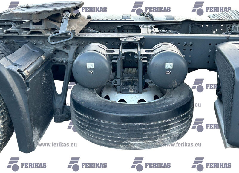 Mercedes-Benz spare wheel holder - Pièces de rechange pour Camion: photos 1 Mercedes-Benz spare wheel holder - Pièces de rechange pour Camion: photos 1