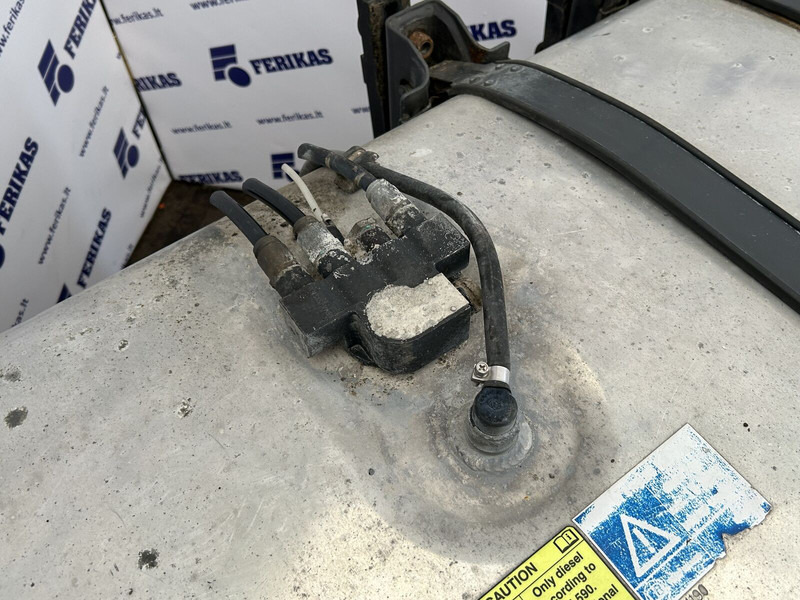 Scania 500L complete fuel tank with brackets - Réservoir de carburant pour Camion: photos 5 Scania 500L complete fuel tank with brackets - Réservoir de carburant pour Camion: photos 5