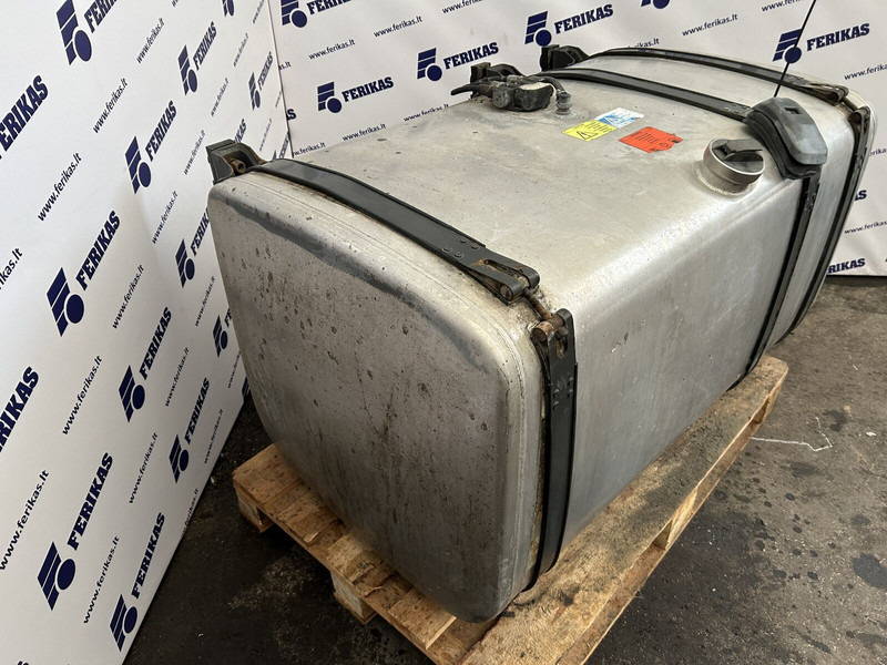 Scania 500L complete fuel tank with brackets - Réservoir de carburant pour Camion: photos 2 Scania 500L complete fuel tank with brackets - Réservoir de carburant pour Camion: photos 2