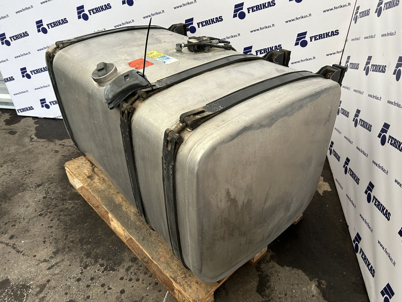 Scania 500L complete fuel tank with brackets - Réservoir de carburant pour Camion: photos 3 Scania 500L complete fuel tank with brackets - Réservoir de carburant pour Camion: photos 3
