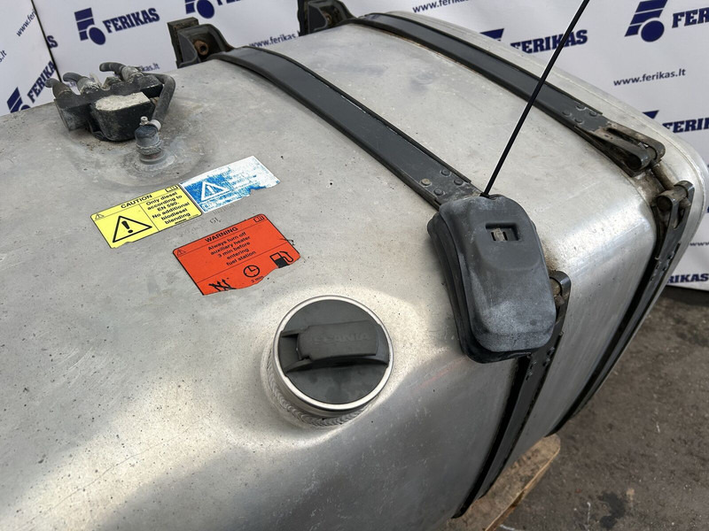 Scania 500L complete fuel tank with brackets - Réservoir de carburant pour Camion: photos 4 Scania 500L complete fuel tank with brackets - Réservoir de carburant pour Camion: photos 4