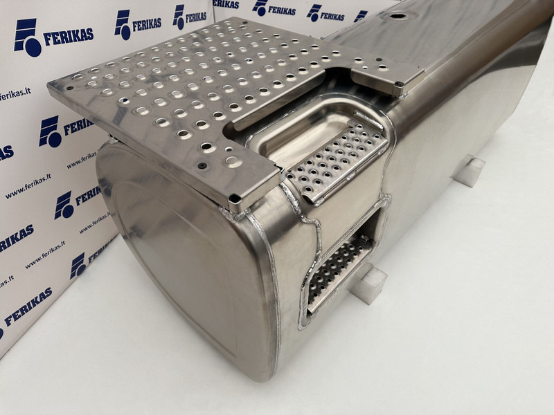 Volvo New aluminum fuel tank 770L - Réservoir de carburant pour Camion: photos 3 Volvo New aluminum fuel tank 770L - Réservoir de carburant pour Camion: photos 3