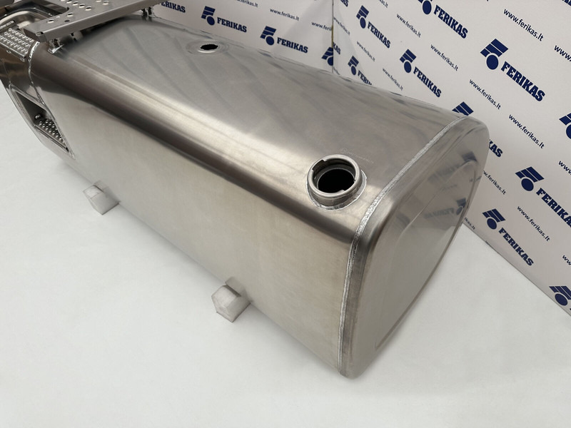 Volvo New aluminum fuel tank 770L - Réservoir de carburant pour Camion: photos 2 Volvo New aluminum fuel tank 770L - Réservoir de carburant pour Camion: photos 2