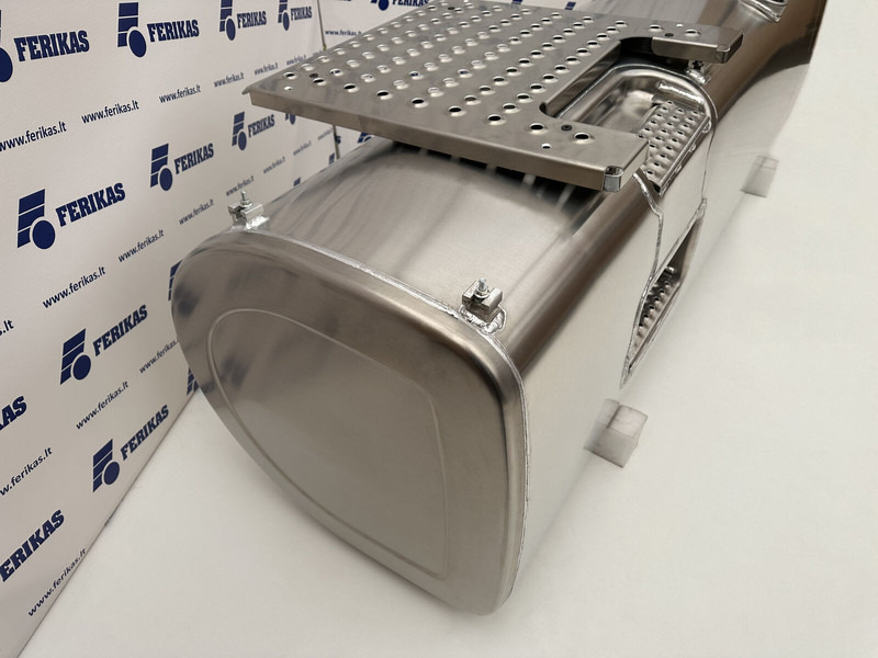 Volvo New aluminum fuel tank 900L - Réservoir de carburant pour Camion: photos 3 Volvo New aluminum fuel tank 900L - Réservoir de carburant pour Camion: photos 3