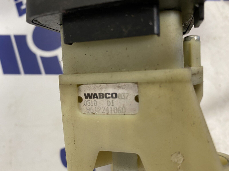 Wabco R - Cabine et intérieur pour Camion: photos 4 Wabco R - Cabine et intérieur pour Camion: photos 4