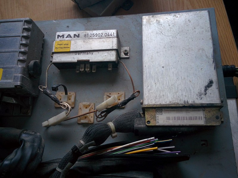 MAN ABS 0265150315 . 0206000008 - Bloc de gestion: photos 2 MAN ABS 0265150315 . 0206000008 - Bloc de gestion: photos 2