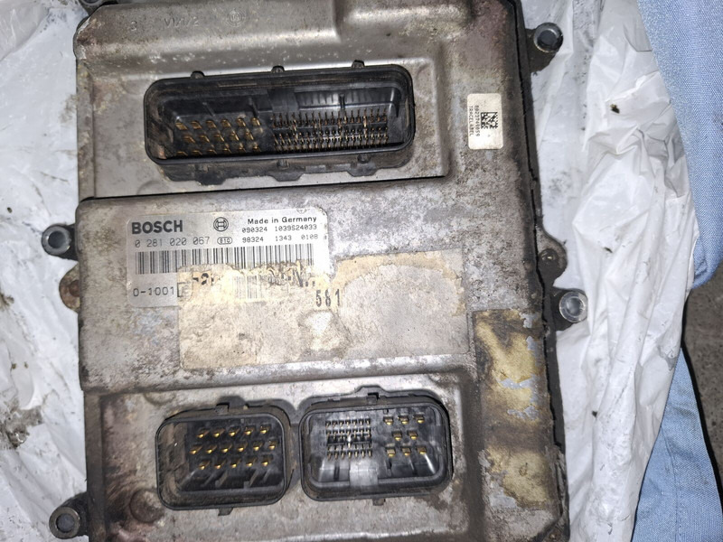 MAN BOSCH 0281001521. 0261200173 \ 020600009 - Bloc de gestion: photos 1 MAN BOSCH 0281001521. 0261200173 \ 020600009 - Bloc de gestion: photos 1