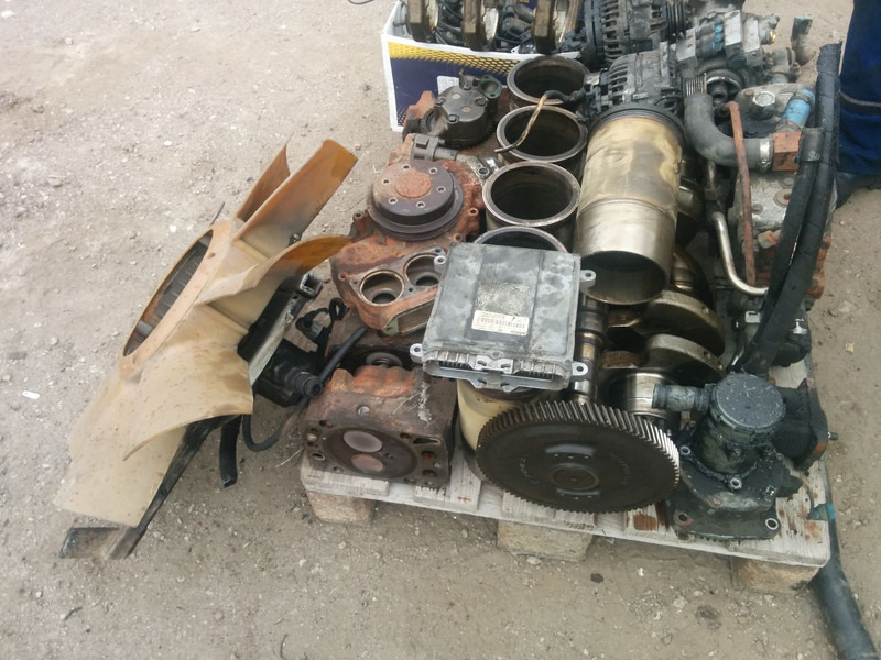 MAN E 2876 LOH 02 - Moteur et pièces: photos 5 MAN E 2876 LOH 02 - Moteur et pièces: photos 5