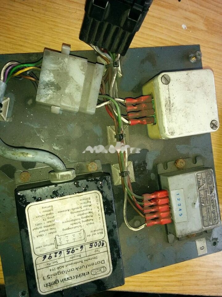 MAN Intarder EST-32 ZF-6009058022 MAN VOLVO - Bloc de gestion pour Bus: photos 1 MAN Intarder EST-32 ZF-6009058022 MAN VOLVO - Bloc de gestion pour Bus: photos 1