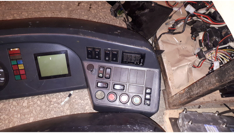 Mercedes-Benz D-78052VS - Panel de instrumentos: photos 5 Mercedes-Benz D-78052VS - Panel de instrumentos: photos 5