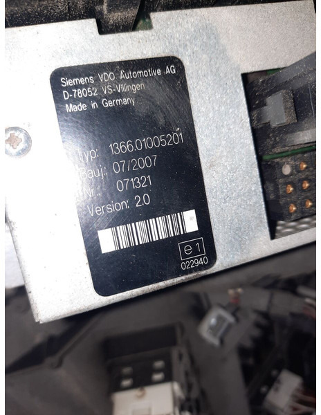 Mercedes-Benz D-78052VS - Panel de instrumentos: photos 3 Mercedes-Benz D-78052VS - Panel de instrumentos: photos 3