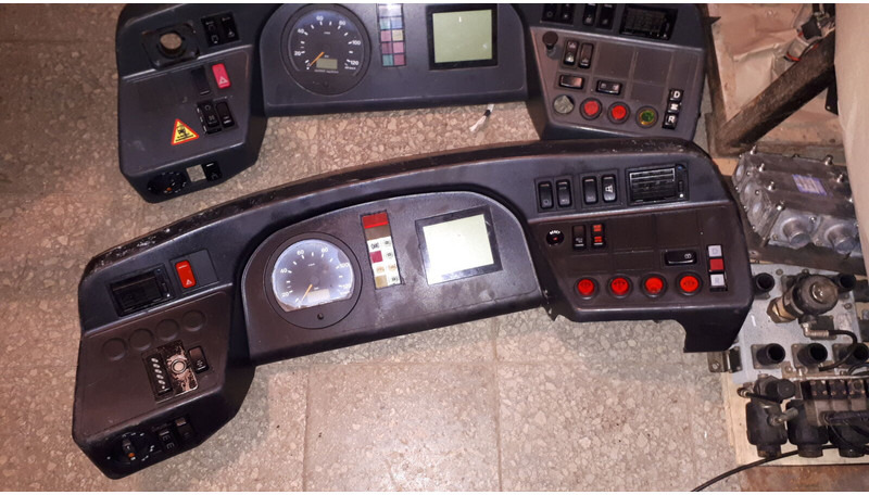 Mercedes-Benz D-78052VS - Panel de instrumentos: photos 1 Mercedes-Benz D-78052VS - Panel de instrumentos: photos 1