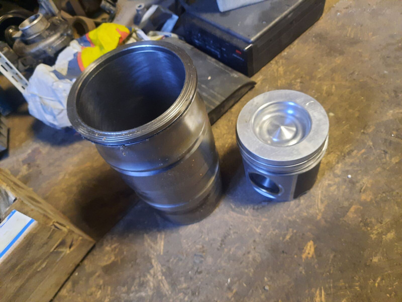 Scania - Moteur et pièces: photos 1 Scania - Moteur et pièces: photos 1