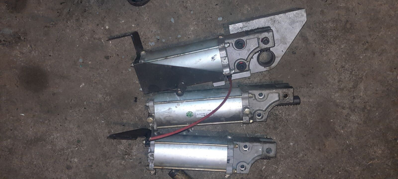 Scania механизм закрытия дверей - Portière et pièces: photos 3 Scania механизм закрытия дверей - Portière et pièces: photos 3