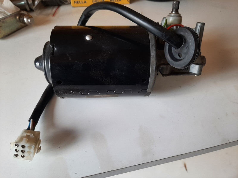 Setra BOSCH 039044245 - Essuie-glace: photos 1 Setra BOSCH 039044245 - Essuie-glace: photos 1