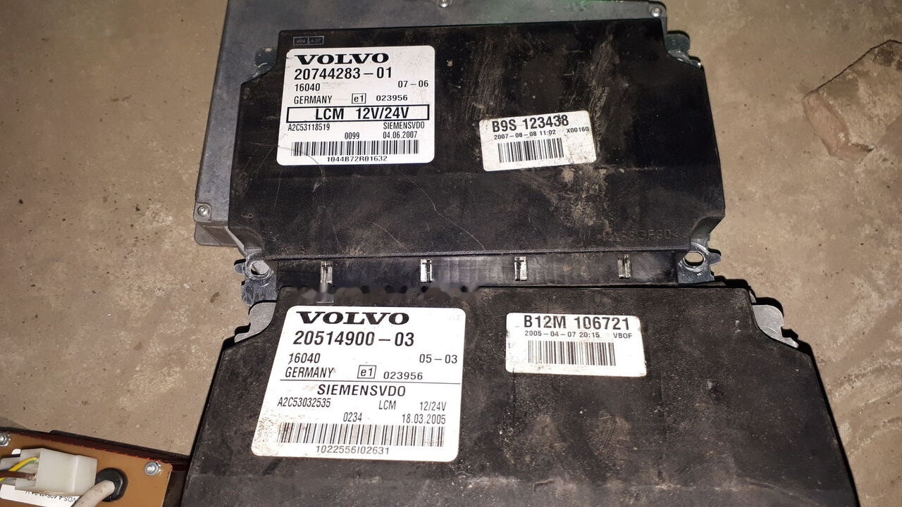 Volvo 20815236-P04. 70327101. 2054900 . 20744283-01. 3192577. 20815236 Volvo - Bloc de gestion pour Bus: photos 2 Volvo 20815236-P04. 70327101. 2054900 . 20744283-01. 3192577. 20815236 Volvo - Bloc de gestion pour Bus: photos 2