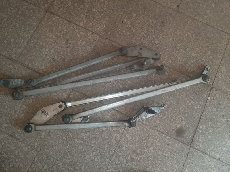 Volvo - Essuie-glace: photos 1 Volvo - Essuie-glace: photos 1