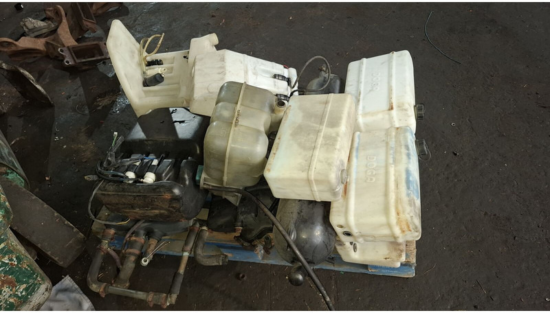 Volvo Scani - Vase d'expansion: photos 4 Volvo Scani - Vase d'expansion: photos 4