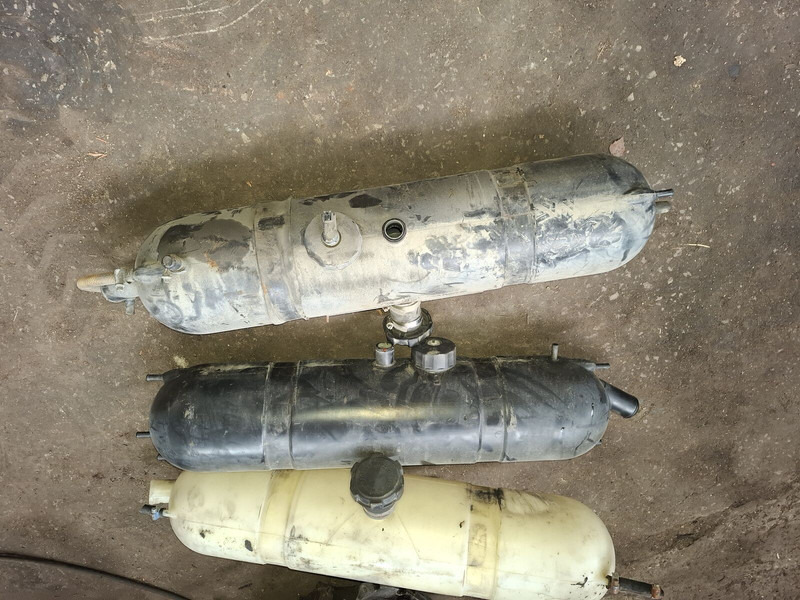 Volvo Scani - Vase d'expansion: photos 5 Volvo Scani - Vase d'expansion: photos 5