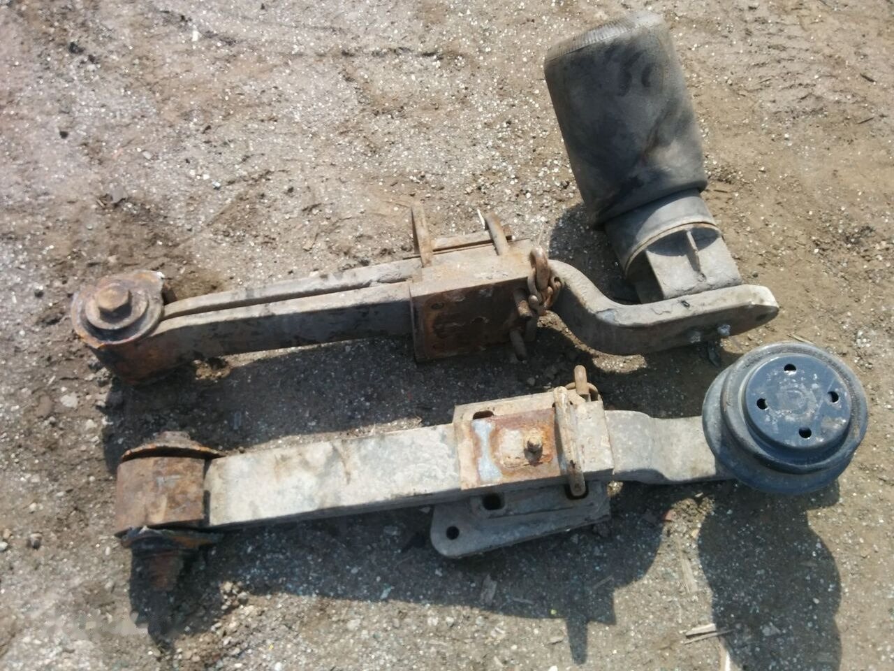 Volvo kronshteyn zadnego mosta mersedes Volvo B10. Neoplan B12M - Suspension du ressort pour Bus: photos 3 Volvo kronshteyn zadnego mosta mersedes Volvo B10. Neoplan B12M - Suspension du ressort pour Bus: photos 3