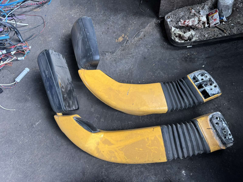 Volvo магнетолы . B12 . Ивеко - Pare-chocs: photos 5 Volvo магнетолы . B12 . Ивеко - Pare-chocs: photos 5