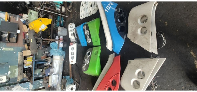 Volvo магнетолы . B12 . Ивеко - Pare-chocs: photos 2 Volvo магнетолы . B12 . Ивеко - Pare-chocs: photos 2