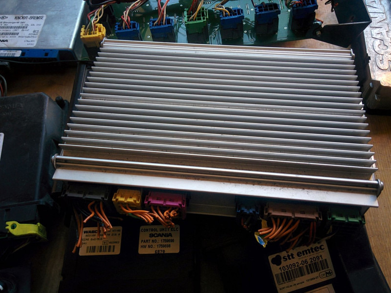 Wabco 1784017. 900226R11. 1759396. 75228-C3B . 176955 - Bloc de gestion: photos 4 Wabco 1784017. 900226R11. 1759396. 75228-C3B . 176955 - Bloc de gestion: photos 4