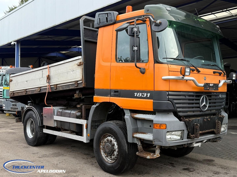 Mercedes-Benz Actros 1831 4x4 Naafreductie, Bladgeveerd, EPS, Originele kilometerstand! - Camion benne: photos 1 Mercedes-Benz Actros 1831 4x4 Naafreductie, Bladgeveerd, EPS, Originele kilometerstand! - Camion benne: photos 1