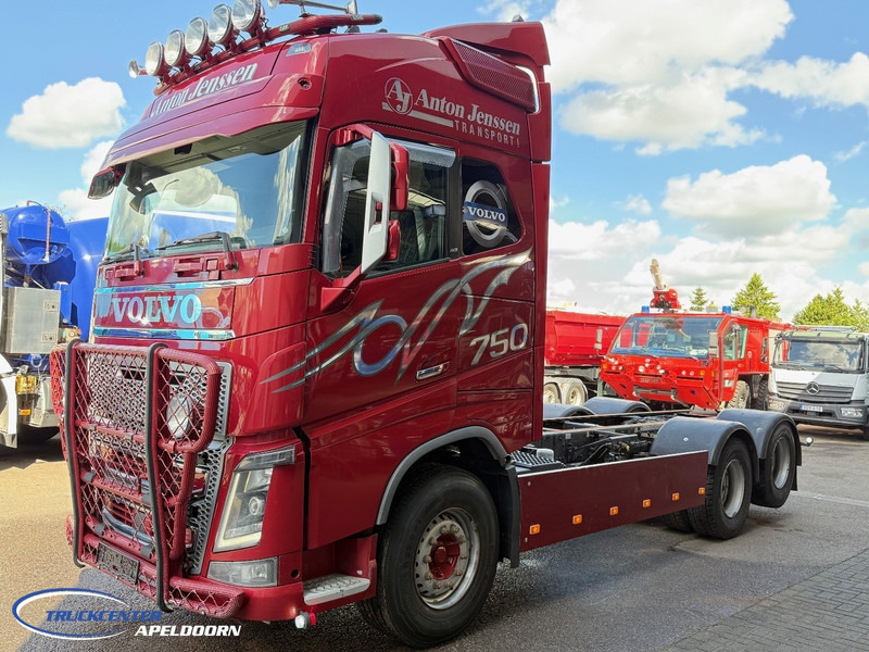 Volvo FH 750 6x4 Tandemlift, Retarder, PTO - Châssis cabine: photos 3 Volvo FH 750 6x4 Tandemlift, Retarder, PTO - Châssis cabine: photos 3