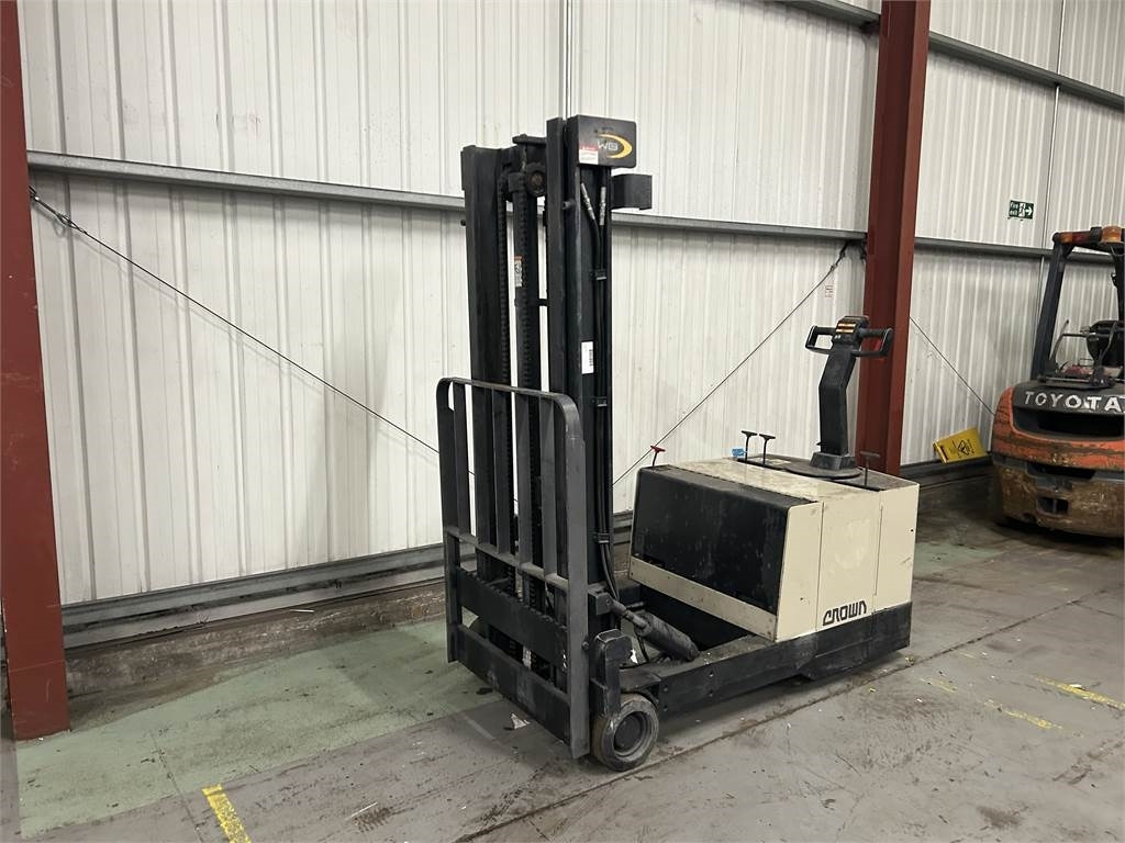 Crown 40WBTL - Transpalette: photos 2 Crown 40WBTL - Transpalette: photos 2