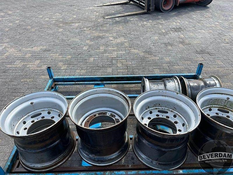 4x 10 gaats velgen - Pneu pour Machine agricole: photos 3 4x 10 gaats velgen - Pneu pour Machine agricole: photos 3