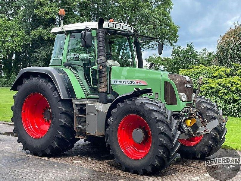 Fendt 820 Vario TMS - Tracteur agricole: photos 1 Fendt 820 Vario TMS - Tracteur agricole: photos 1