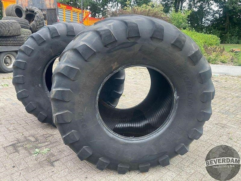 Michelin MEGA BIB 1050/50R32 - Pneu pour Machine agricole: photos 2 Michelin MEGA BIB 1050/50R32 - Pneu pour Machine agricole: photos 2