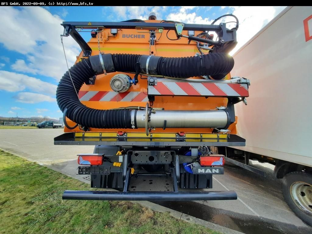 MAN TGS 18.420 4X2 BL Bucher OF 8000 TWIN beidseitig - Balayeuse de voirie: photos 3 MAN TGS 18.420 4X2 BL Bucher OF 8000 TWIN beidseitig - Balayeuse de voirie: photos 3