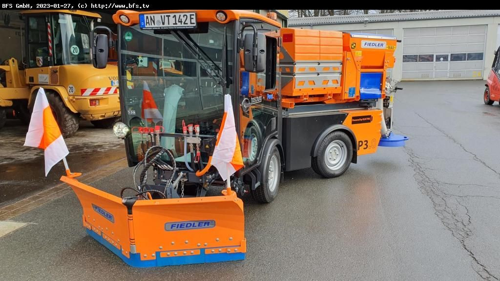 Pony P3.0 Pony P3.0 - Balayeuse de voirie: photos 1 Pony P3.0 Pony P3.0 - Balayeuse de voirie: photos 1