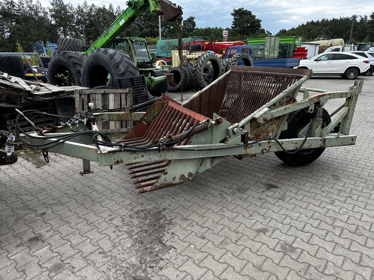 Zbieracz kamieni Fortschritt Steinsammler Steinsammelwagen - Outils du sol: photos 1 Zbieracz kamieni Fortschritt Steinsammler Steinsammelwagen - Outils du sol: photos 1