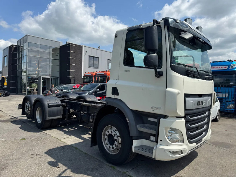 DAF CF 450 6X2 - EURO 6 + LIFT/STEERING AXLE - Châssis cabine: photos 3 DAF CF 450 6X2 - EURO 6 + LIFT/STEERING AXLE - Châssis cabine: photos 3