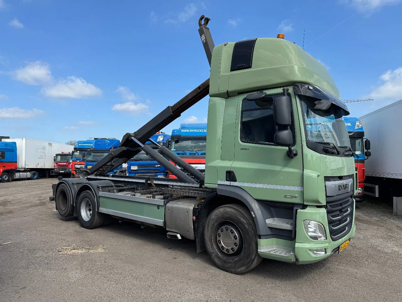 DAF CF 450 6X2 EURO 6 VDL 21T HOOK LIFTING AXLE - Camion ampliroll: photos 2 DAF CF 450 6X2 EURO 6 VDL 21T HOOK LIFTING AXLE - Camion ampliroll: photos 2