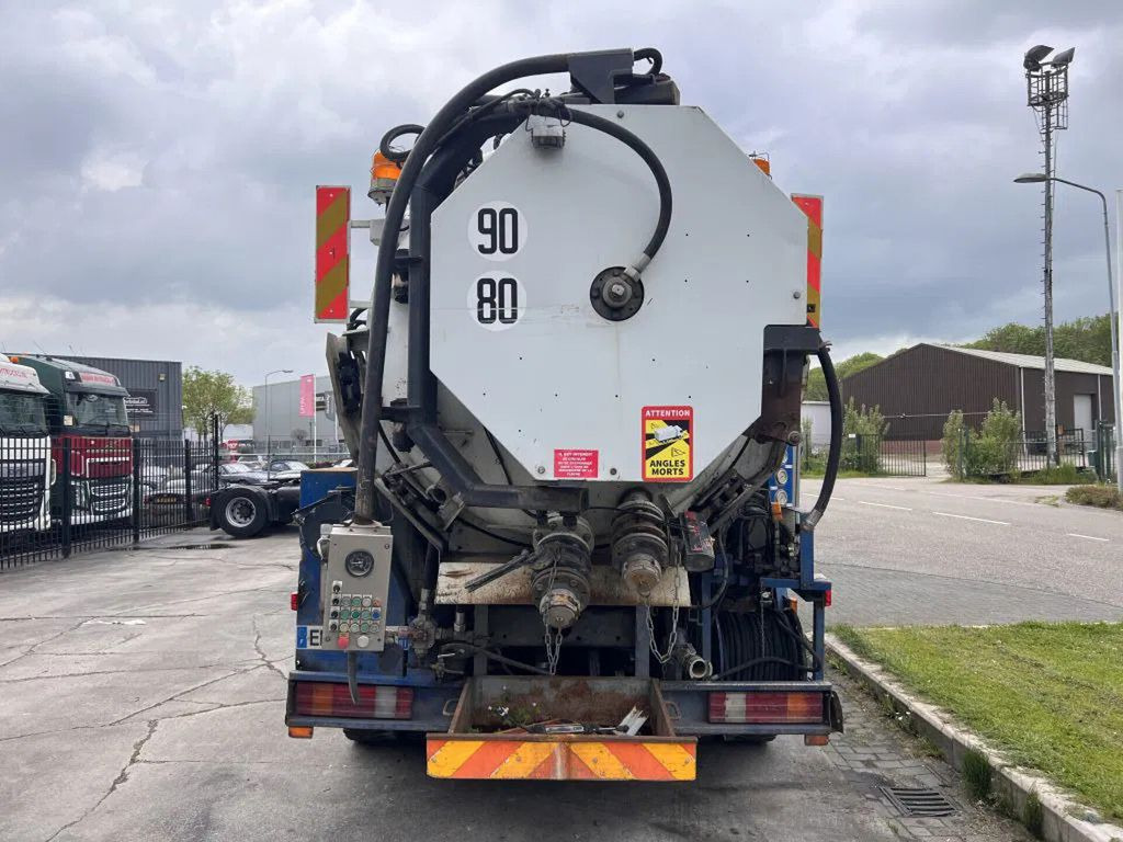 DAF CF 85.380 6X4 VACUUM CLEANER - FULL STEEL - Camion hydrocureur: photos 3 DAF CF 85.380 6X4 VACUUM CLEANER - FULL STEEL - Camion hydrocureur: photos 3