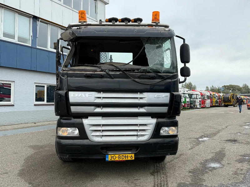 DAF CF 85.460 8X4 EURO 5 - FULL STEEL SUSP. - MANUAL GEAR - BIG AXLES + VDL HOOKLIFT - Camion ampliroll: photos 2 DAF CF 85.460 8X4 EURO 5 - FULL STEEL SUSP. - MANUAL GEAR - BIG AXLES + VDL HOOKLIFT - Camion ampliroll: photos 2