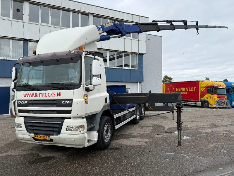 DAF CF 85 6X2 EURO 5 + HMF 37 TON/M + REMOTE CONTROL - Camion grue: photos 1 DAF CF 85 6X2 EURO 5 + HMF 37 TON/M + REMOTE CONTROL - Camion grue: photos 1