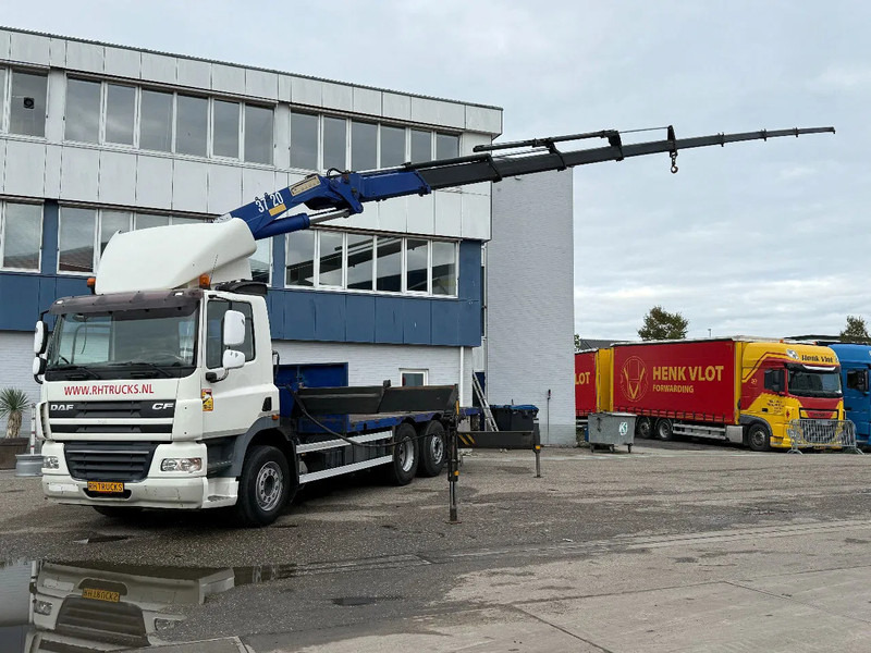 DAF CF 85 6X2 EURO 5 + HMF 37 TON/M + REMOTE CONTROL - Camion grue: photos 2 DAF CF 85 6X2 EURO 5 + HMF 37 TON/M + REMOTE CONTROL - Camion grue: photos 2