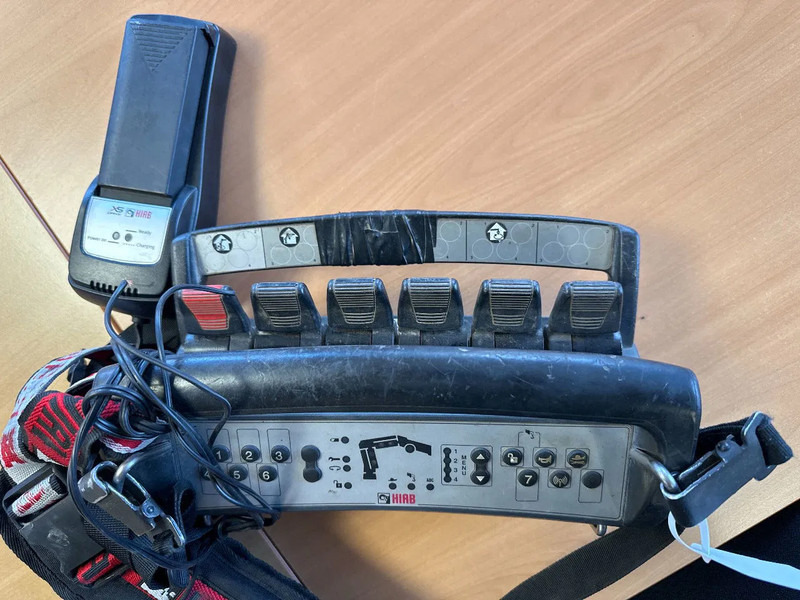 Fruehauf MET HIAB 122E-3 REMOTE CONTROLE, 2014 - Semi-remorque plateau: photos 4 Fruehauf MET HIAB 122E-3 REMOTE CONTROLE, 2014 - Semi-remorque plateau: photos 4