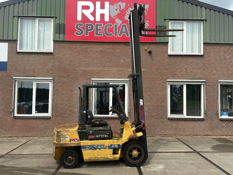 Hyster H3.00XL - 3 TONS - Chariot élévateur diesel: photos 1 Hyster H3.00XL - 3 TONS - Chariot élévateur diesel: photos 1